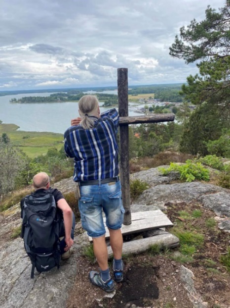 En bild som visar utomhus, himmel, scen, moln